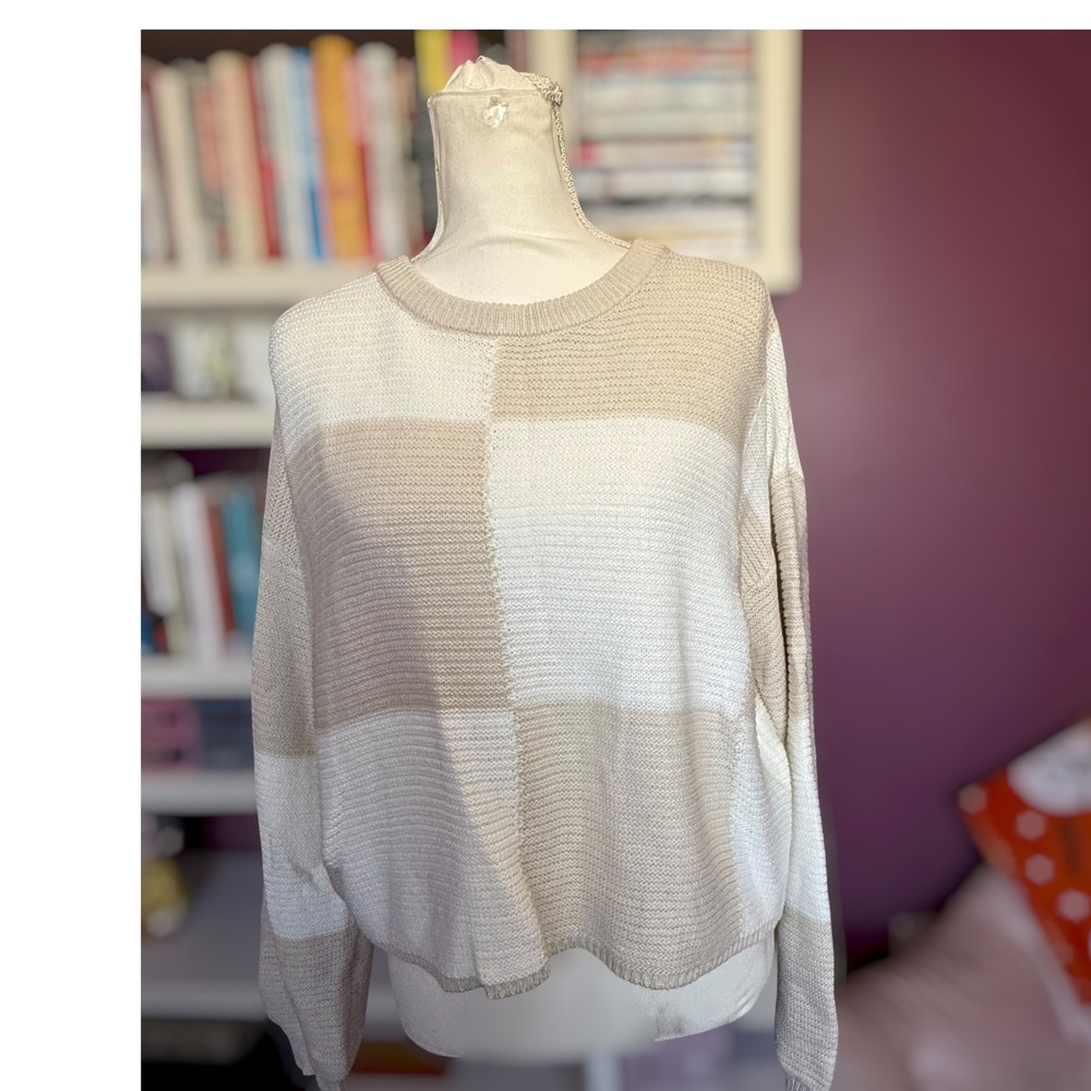 Moon & Madison Checkered Colorblock Sweater Size M Tan Cream Knit Crewneck
